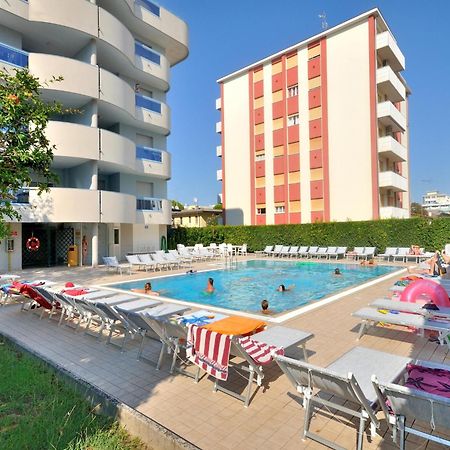 Apartment In Bibione Spiaggia Near The Beach Exteriör bild