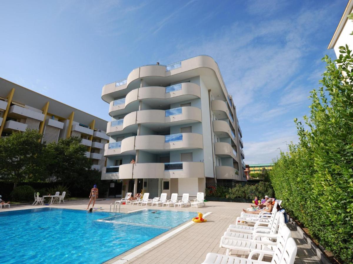 Apartment In Bibione Spiaggia Near The Beach Exteriör bild